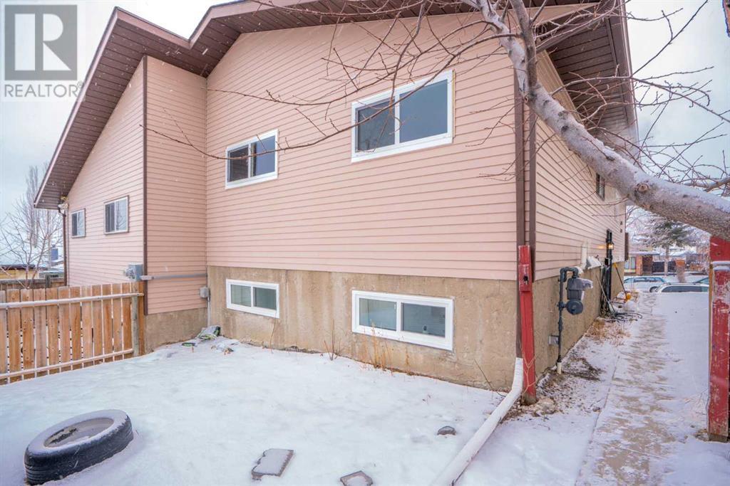 Single Family House Bi-level for Sale in  Berkley Drive NW Beddington Heights Calgary 