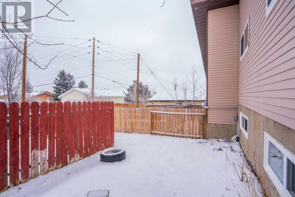 Single Family House Bi-level for Sale in  Berkley Drive NW Beddington Heights Calgary 