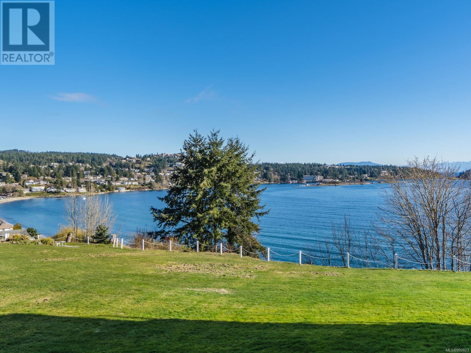 #205 2560 DEPARTURE BAY RD - Image 20