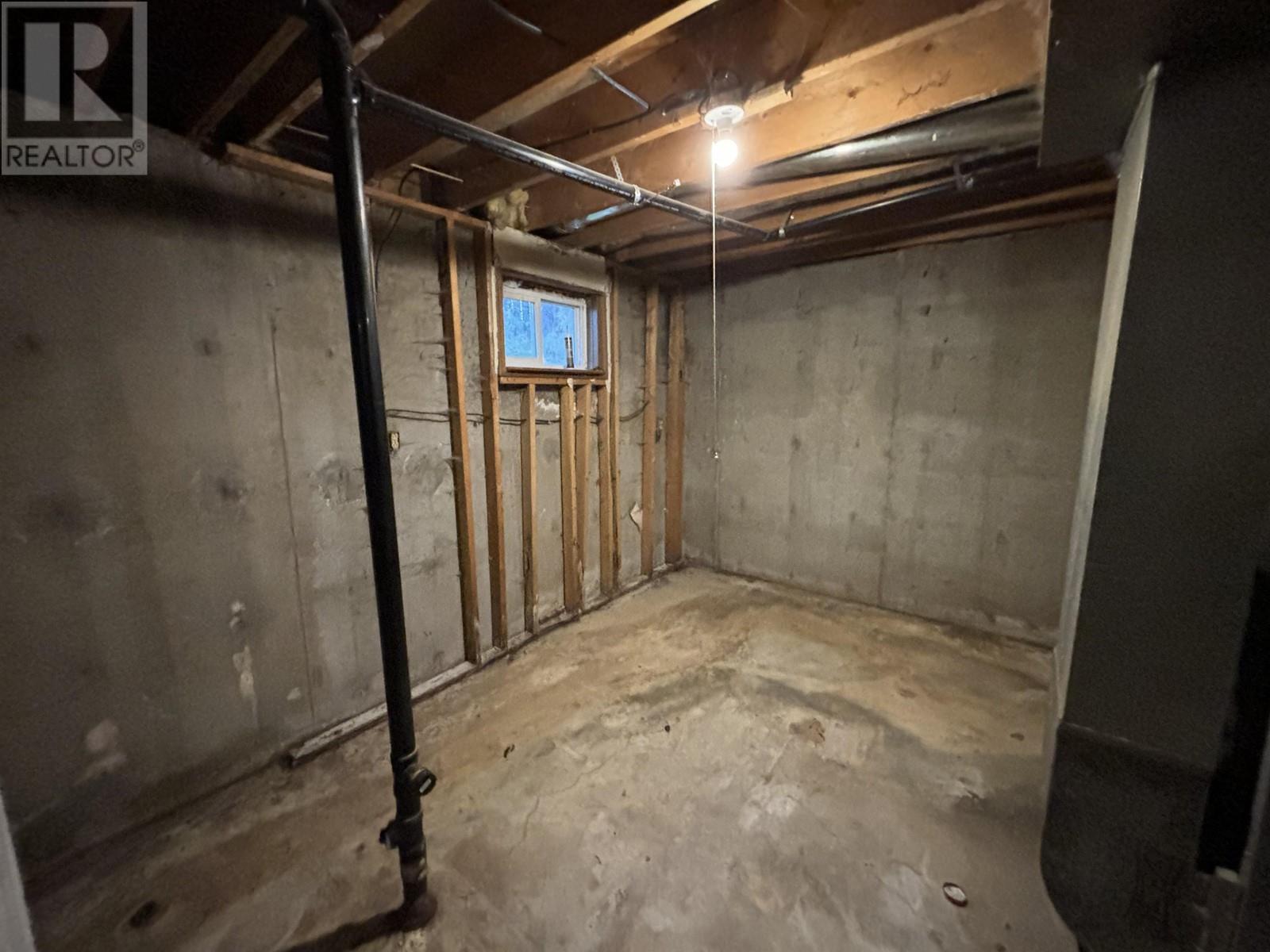 Photo 9 of 2318 Oak Street, Prince George BC