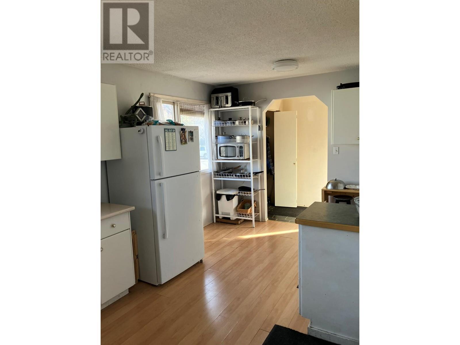 3336 - 3338 Overlander Drive - 16