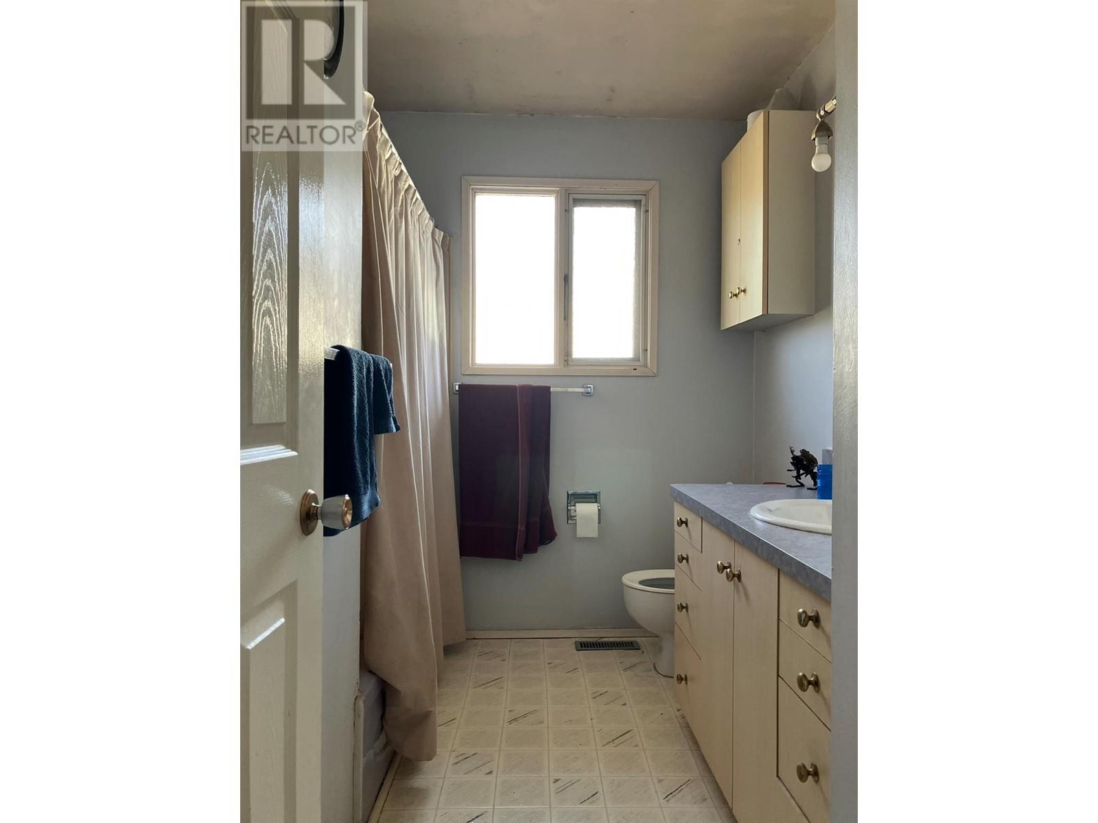 3336 - 3338 Overlander Drive - 18