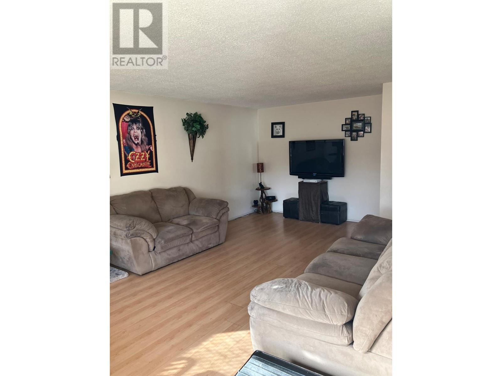 3336 - 3338 Overlander Drive - 13