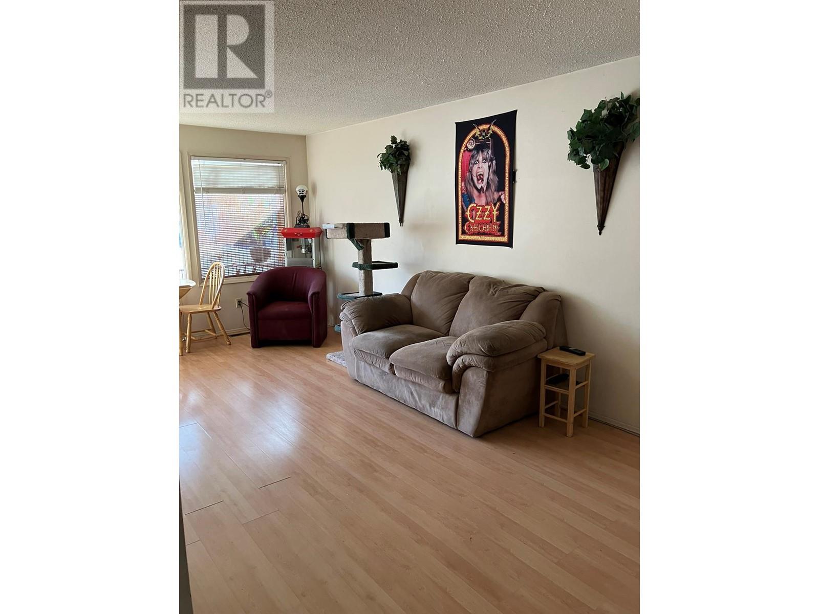 3336 - 3338 Overlander Drive - 14