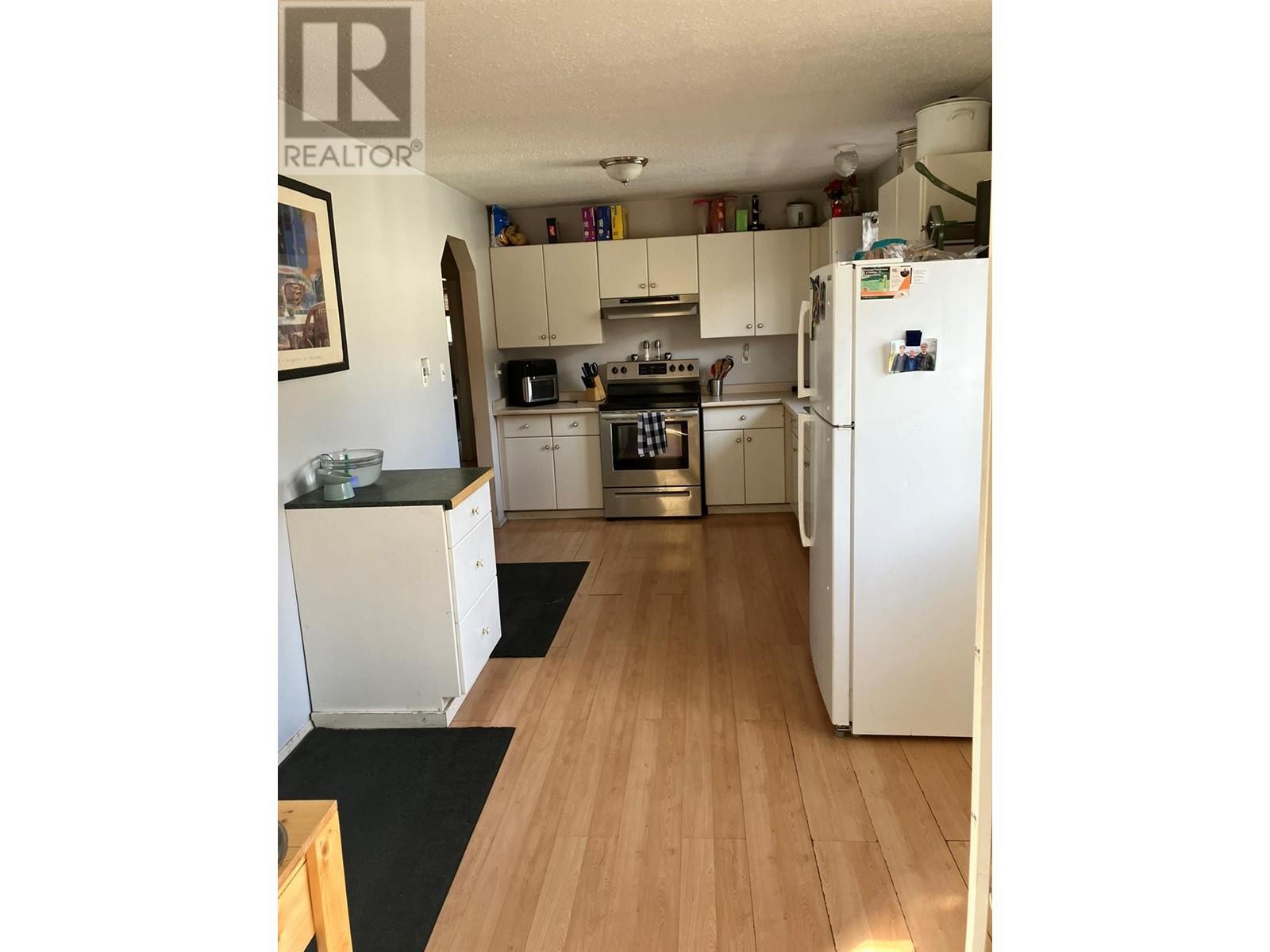3336 - 3338 Overlander Drive - 15