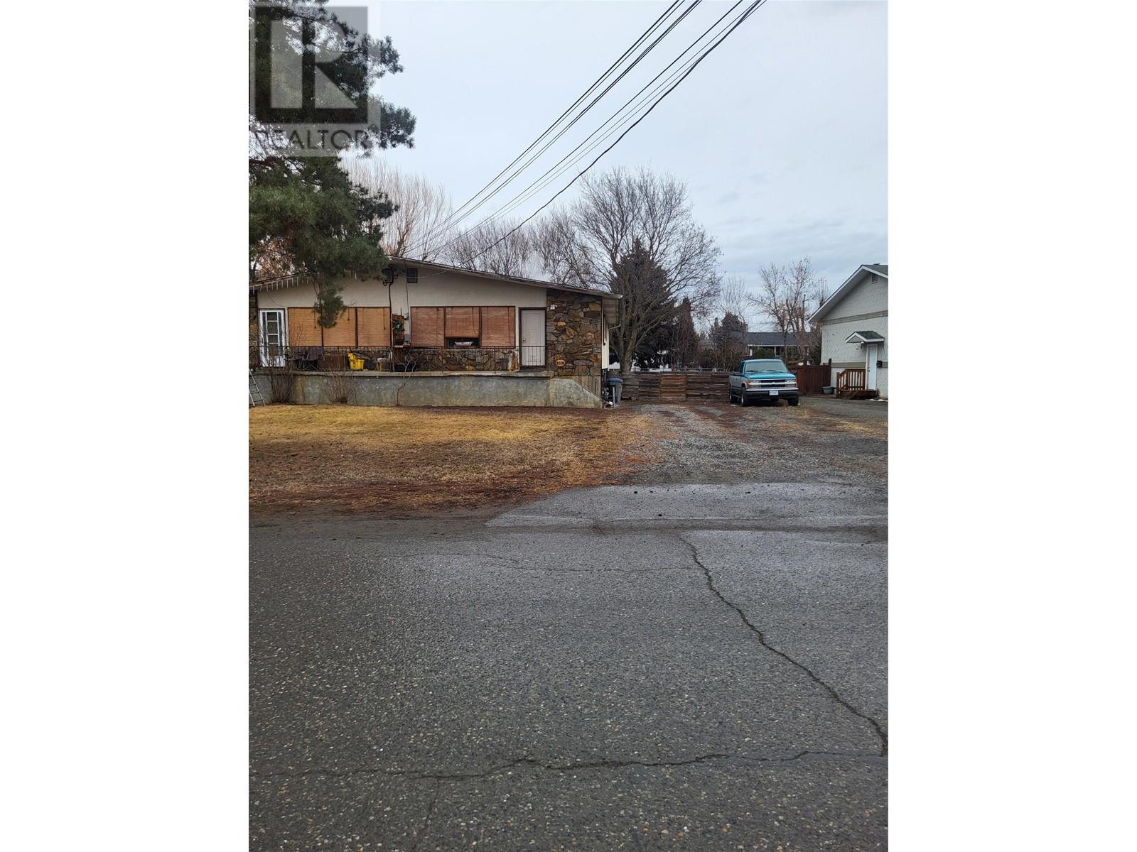 3336 - 3338 Overlander Drive - 4
