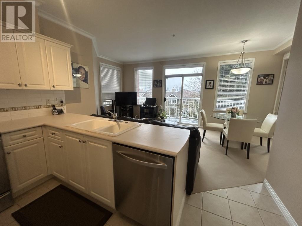 Photo 16 of 208 5280 Oakmount Crescent, Burnaby BC