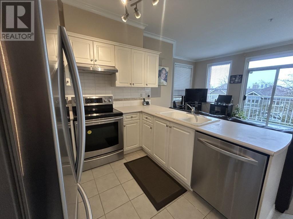 Photo 13 of 208 5280 Oakmount Crescent, Burnaby BC