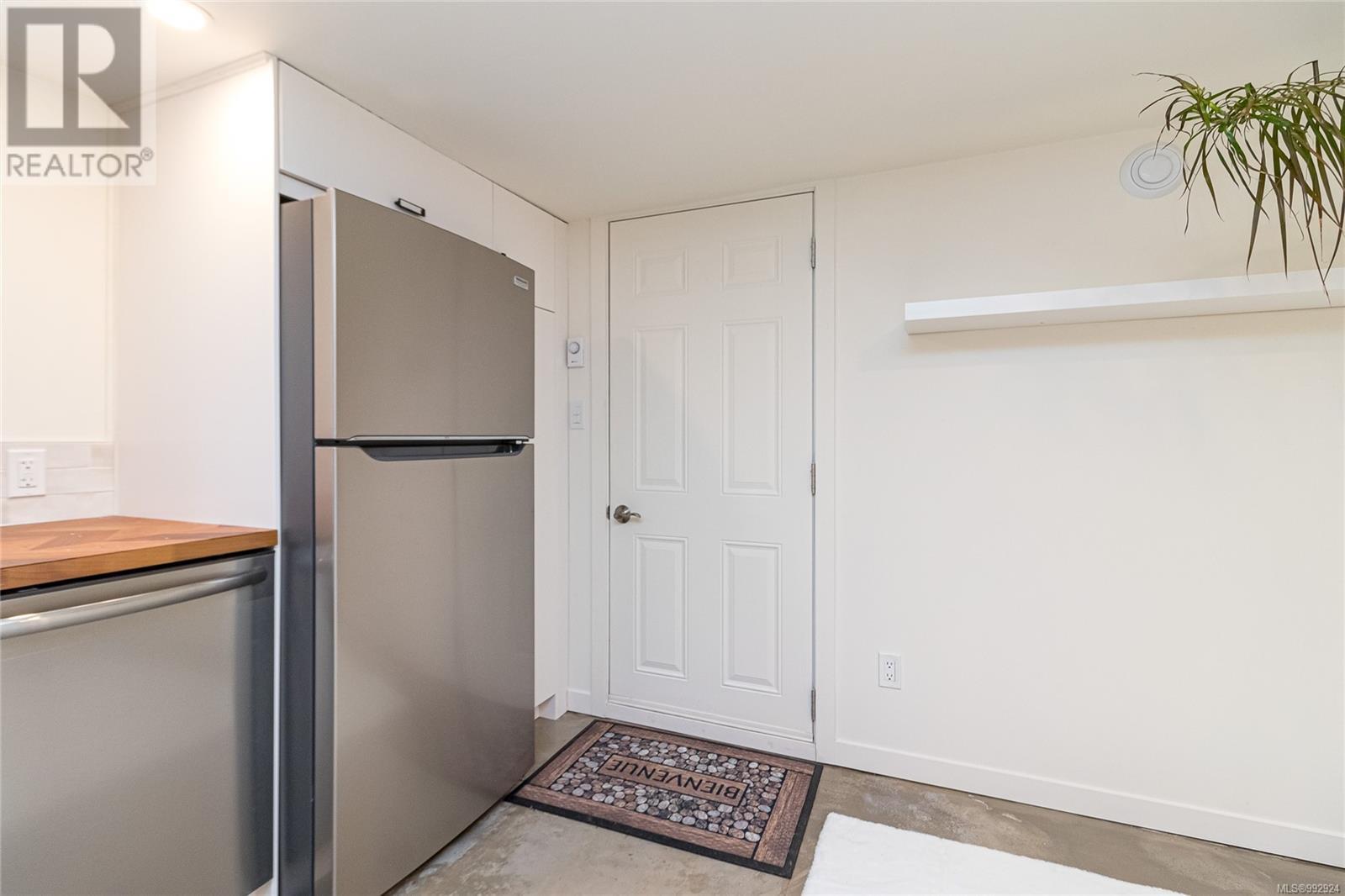  387 Vincent Avenue, Saanich