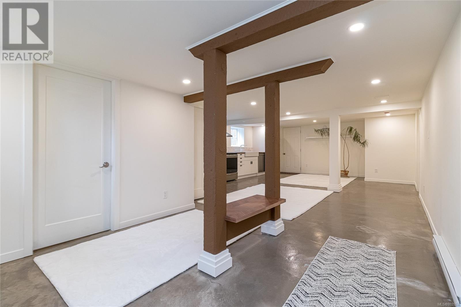  387 Vincent Avenue, Saanich