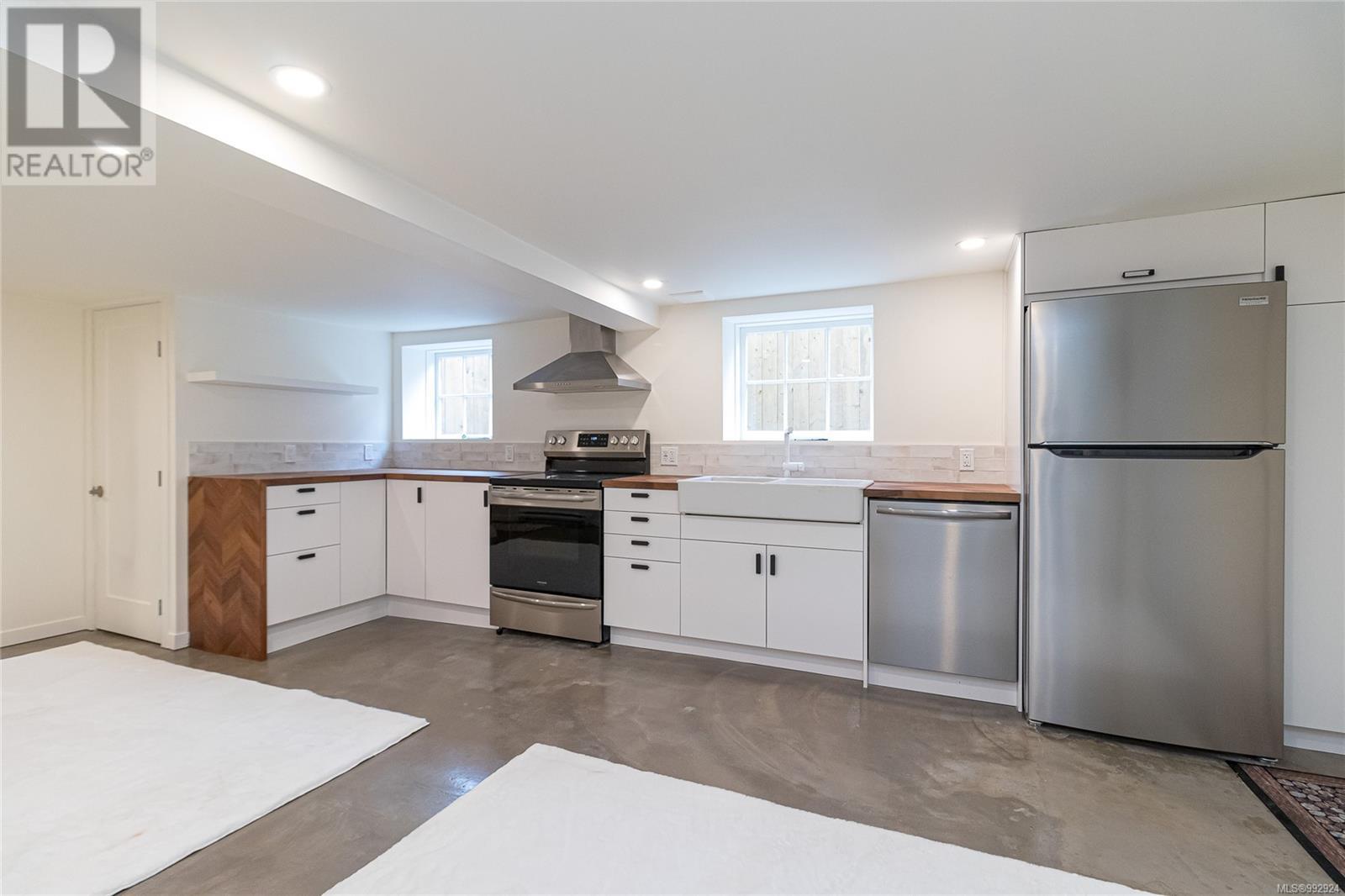  387 Vincent Avenue, Saanich