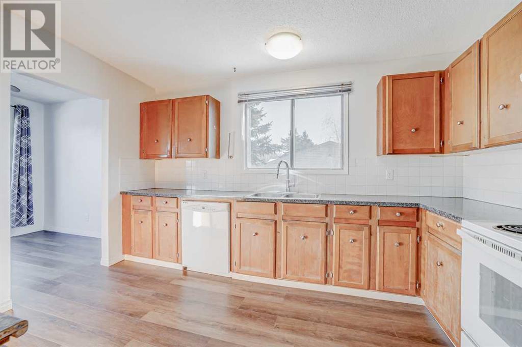 Single Family House Bi-level for Sale in  Dover Ridge Drive SE Dover Calgary 