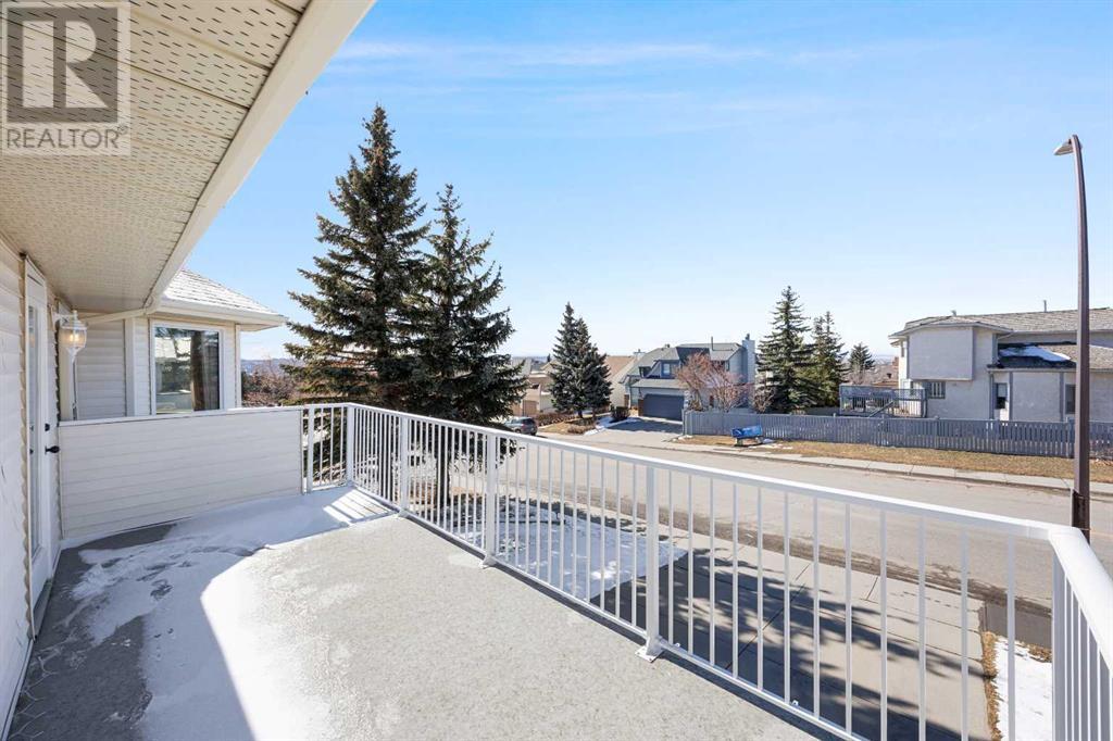 Single Family House for Sale in  Hawkwood Drive NW Hawkwood Calgary 