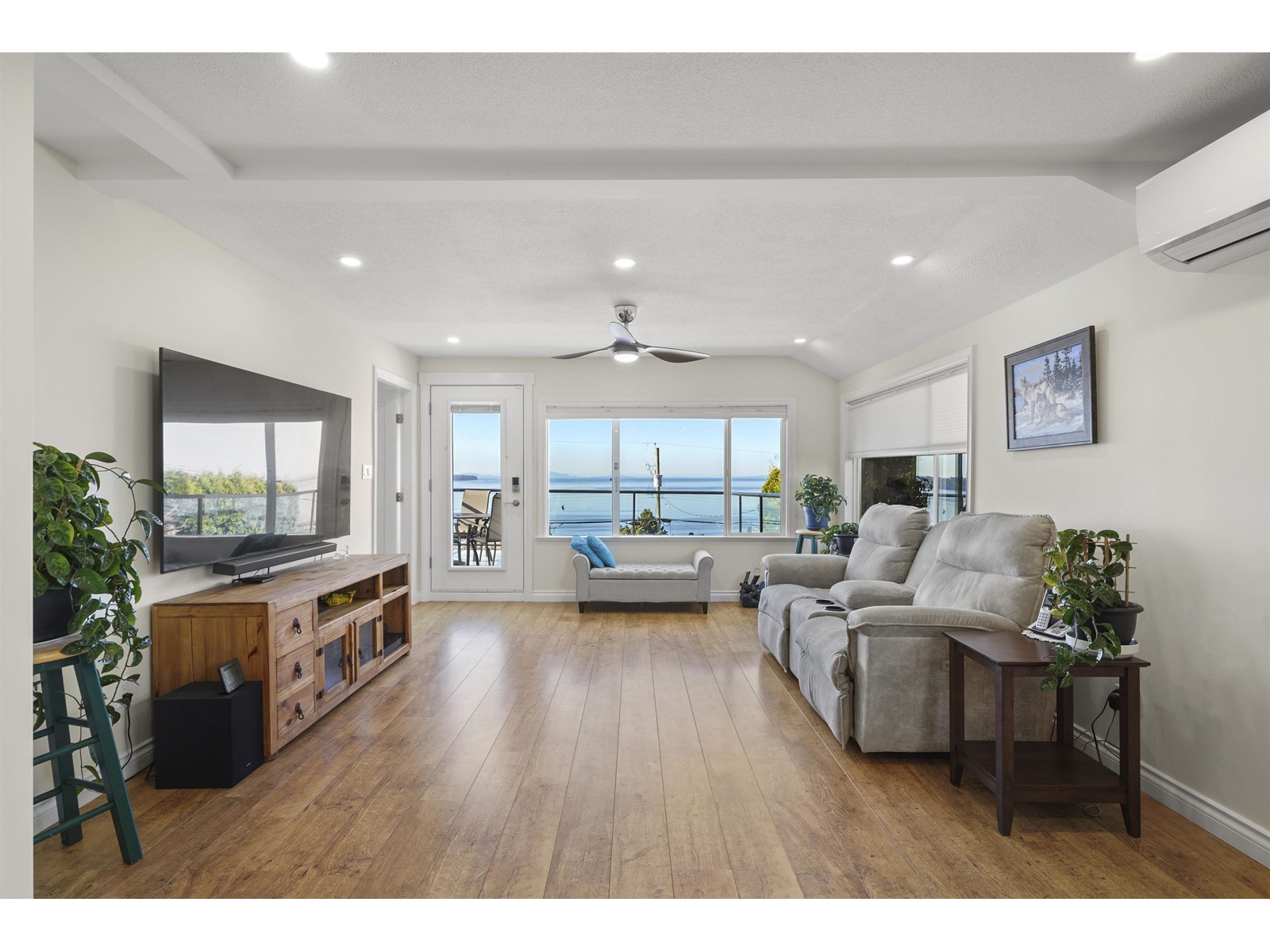 15245 VICTORIA AVENUE, White Rock real estate listing R2981017