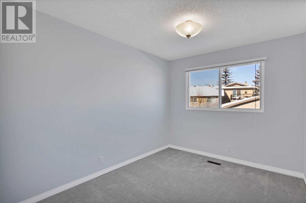 Single Family House Bi-level for Sale in  Berkley Close NW Beddington Heights Calgary 