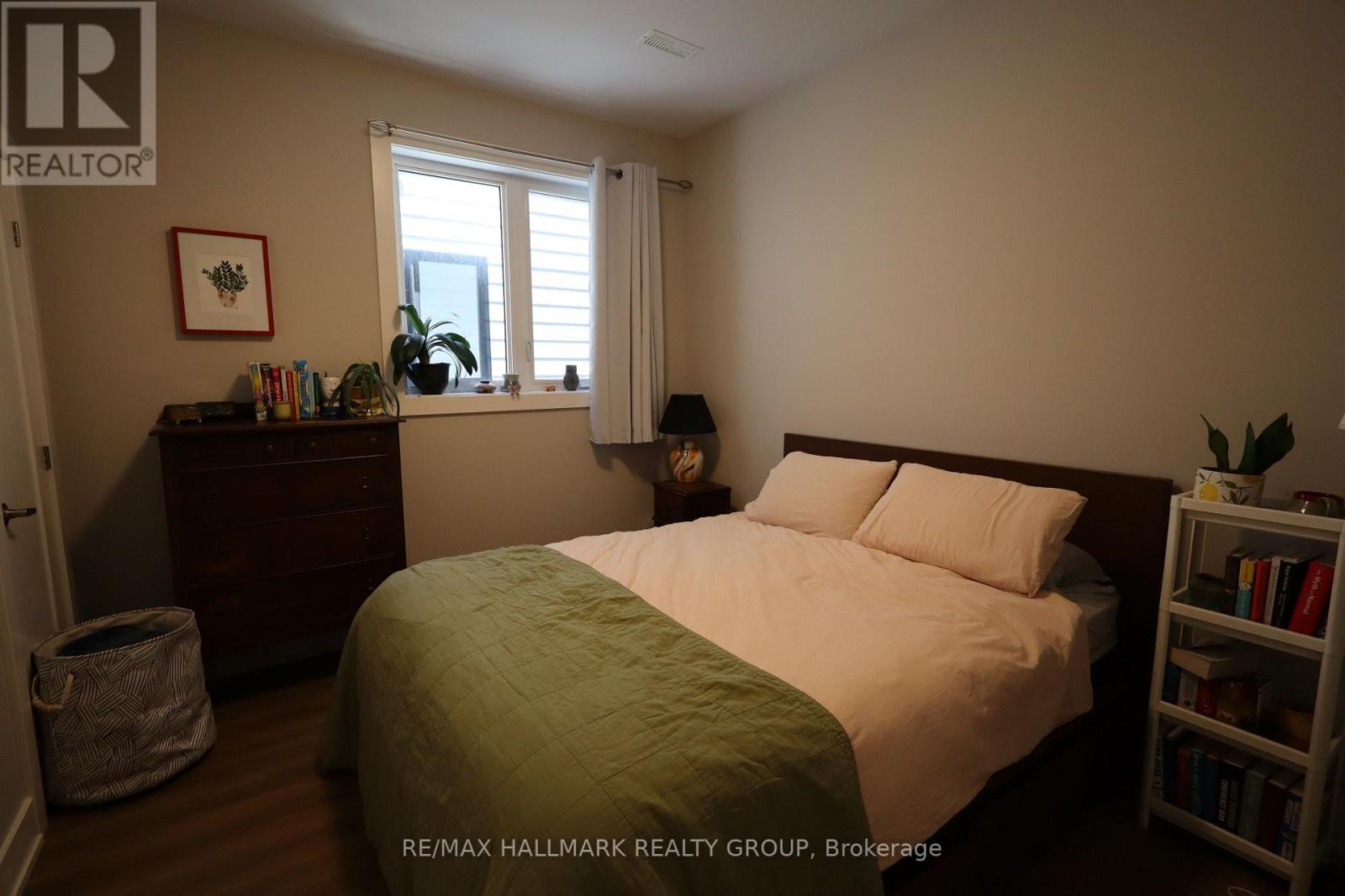 Photo 12 of 2 304 Elmgrove Avenue, Ottawa ON