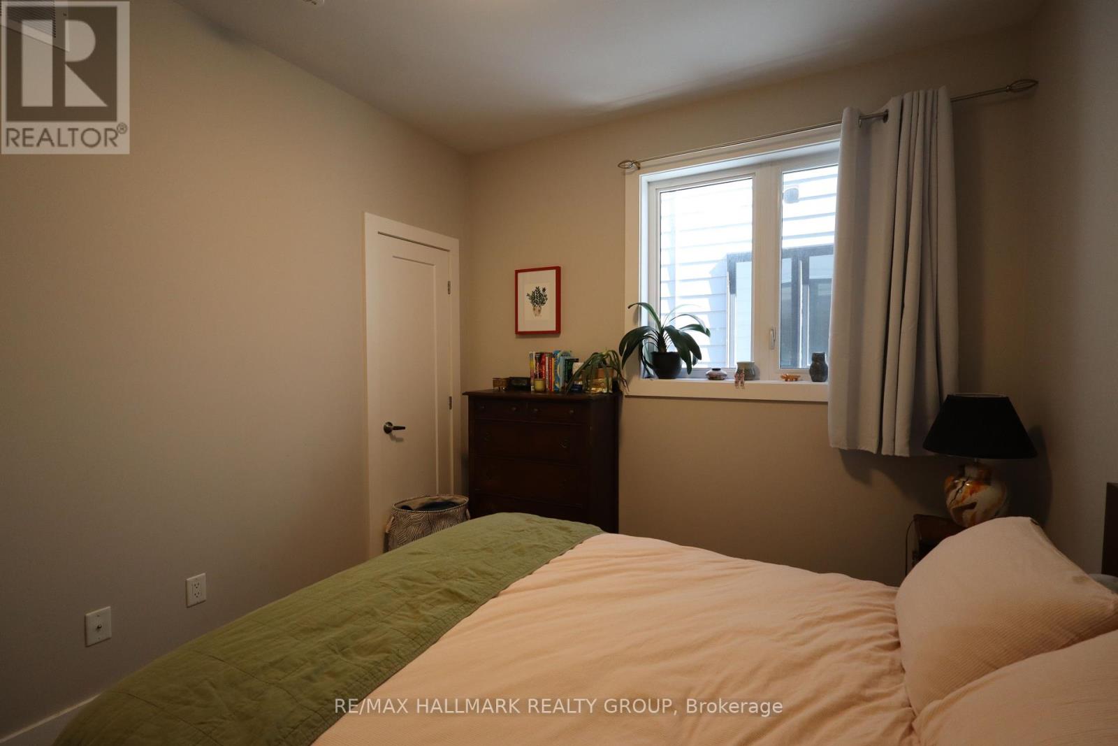 Photo 13 of 2 304 Elmgrove Avenue, Ottawa ON