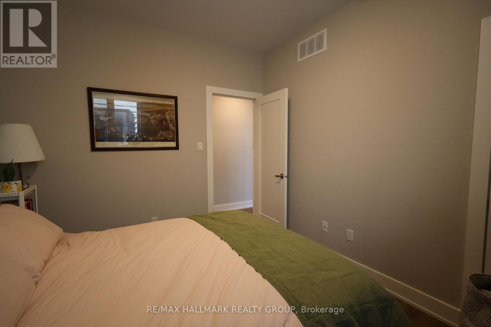 Photo 14 of 2 304 Elmgrove Avenue, Ottawa ON