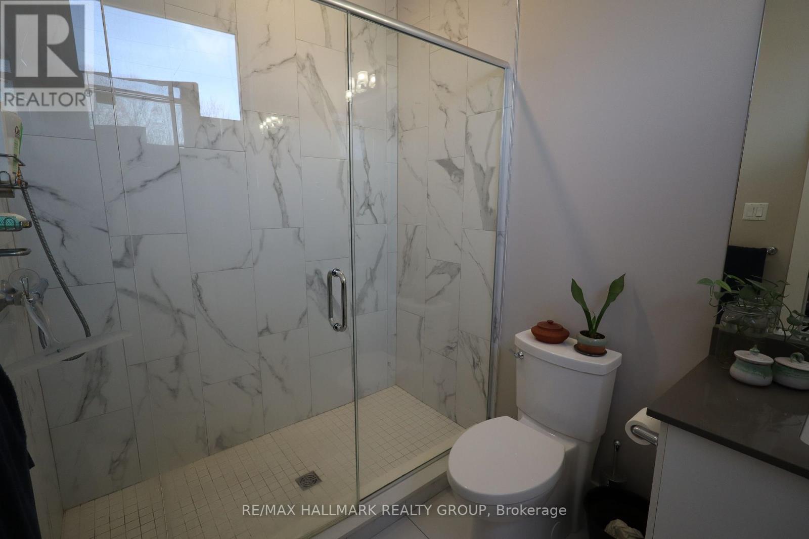 Photo 15 of 2 304 Elmgrove Avenue, Ottawa ON