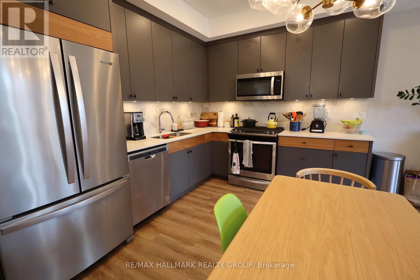 Photo 6 of 2 304 Elmgrove Avenue, Ottawa ON