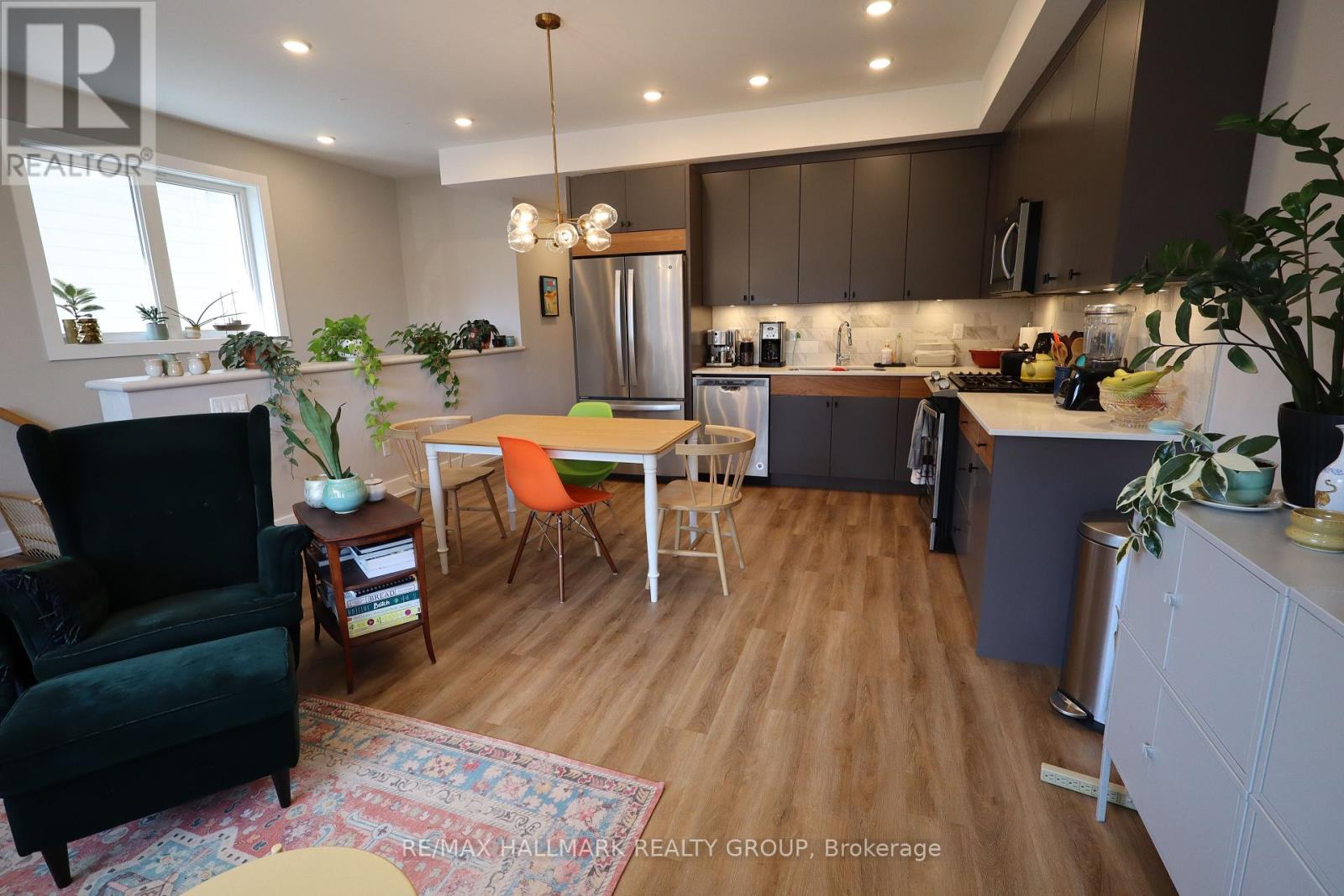 Photo 8 of 2 304 Elmgrove Avenue, Ottawa ON