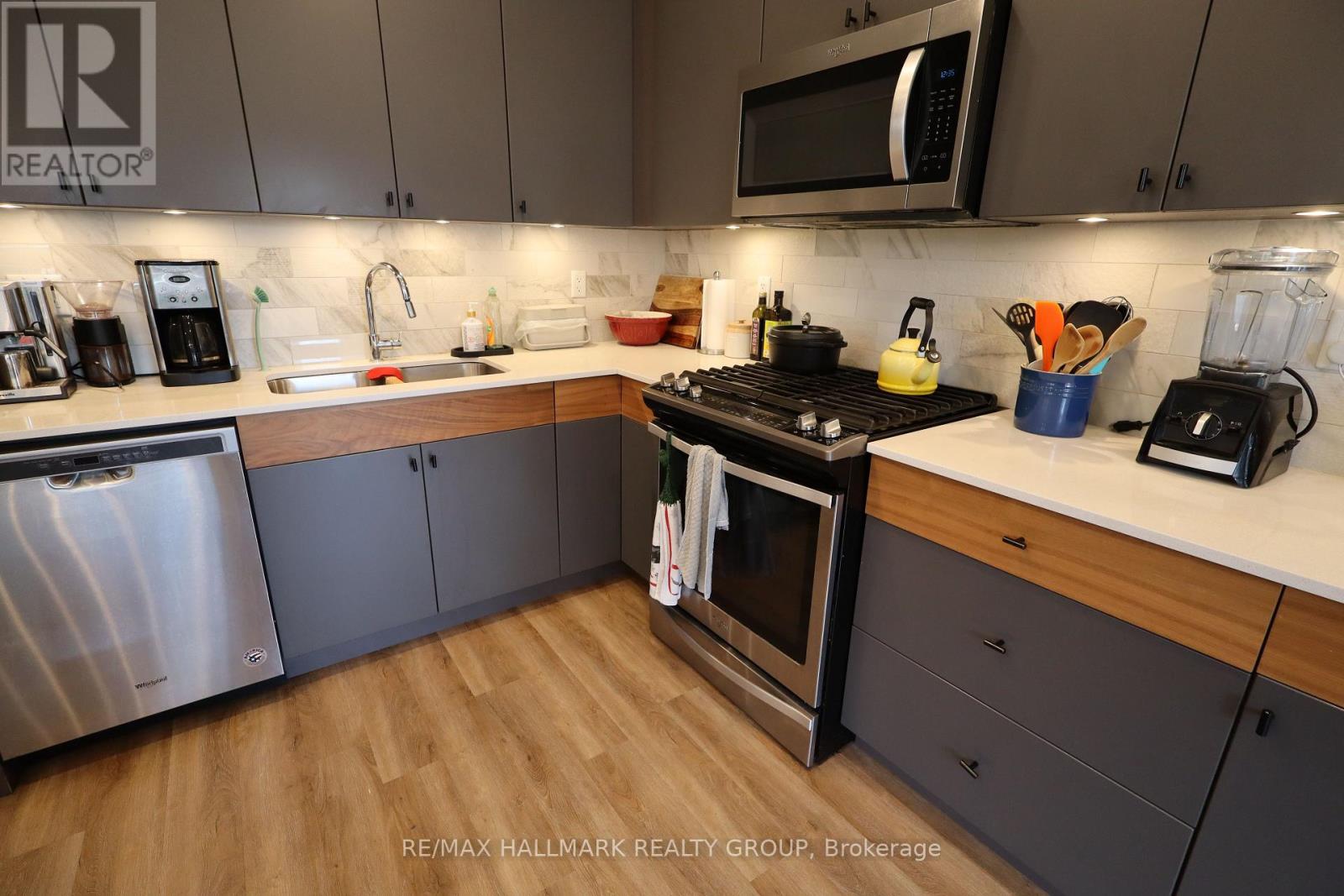 Photo 9 of 2 304 Elmgrove Avenue, Ottawa ON