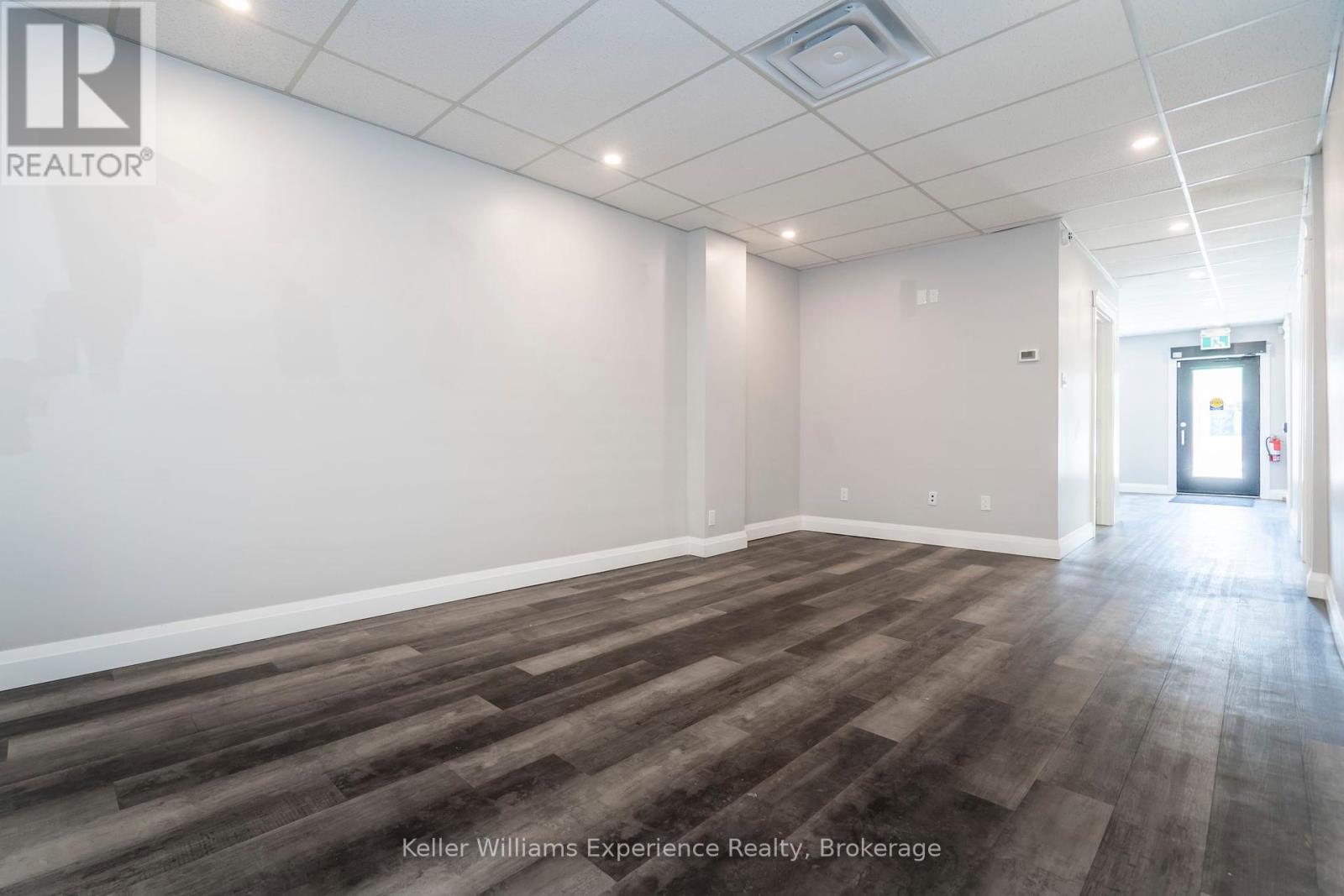 Photo 7 of 296 King Street, Midland ON