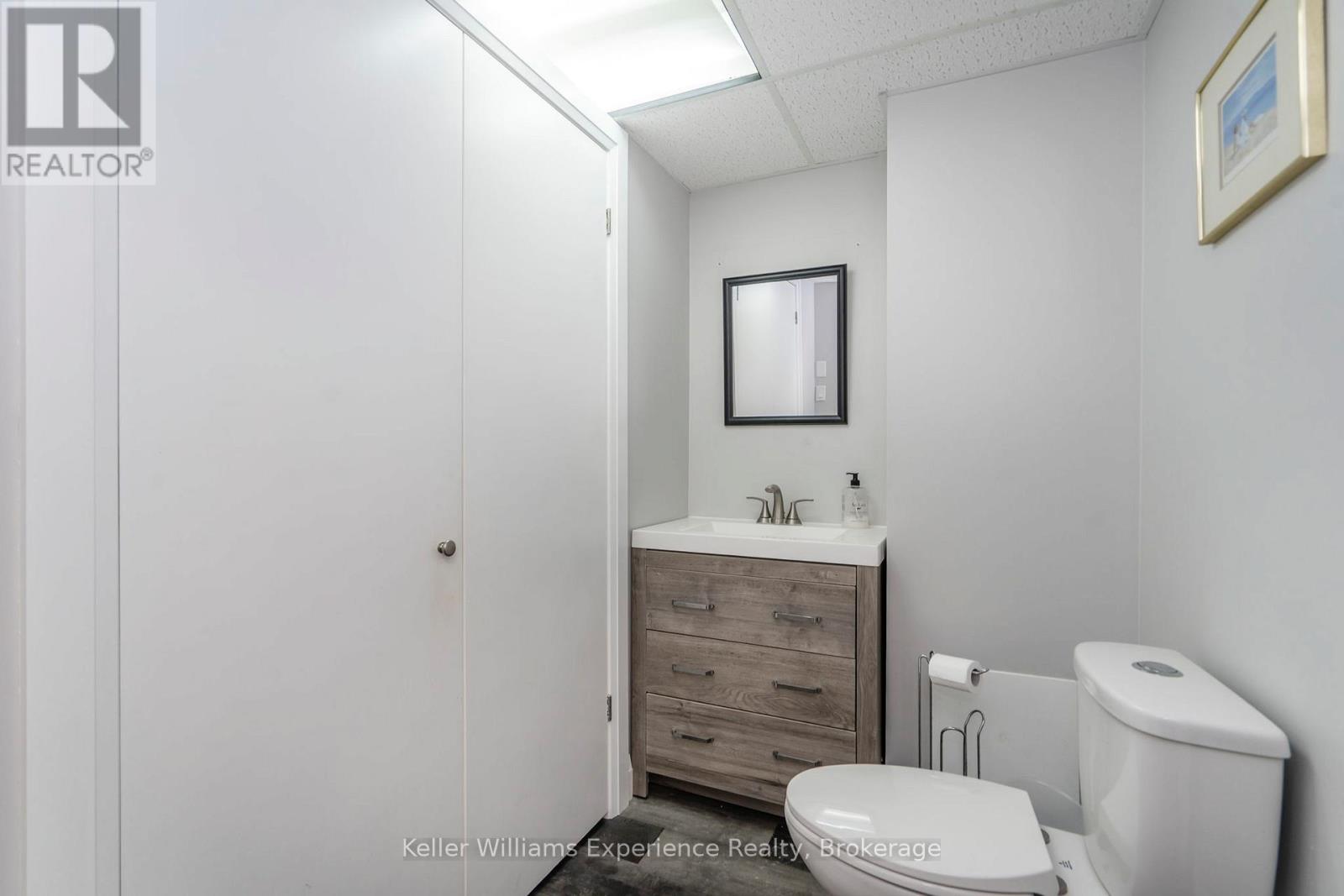 Photo 6 of 296 King Street, Midland ON