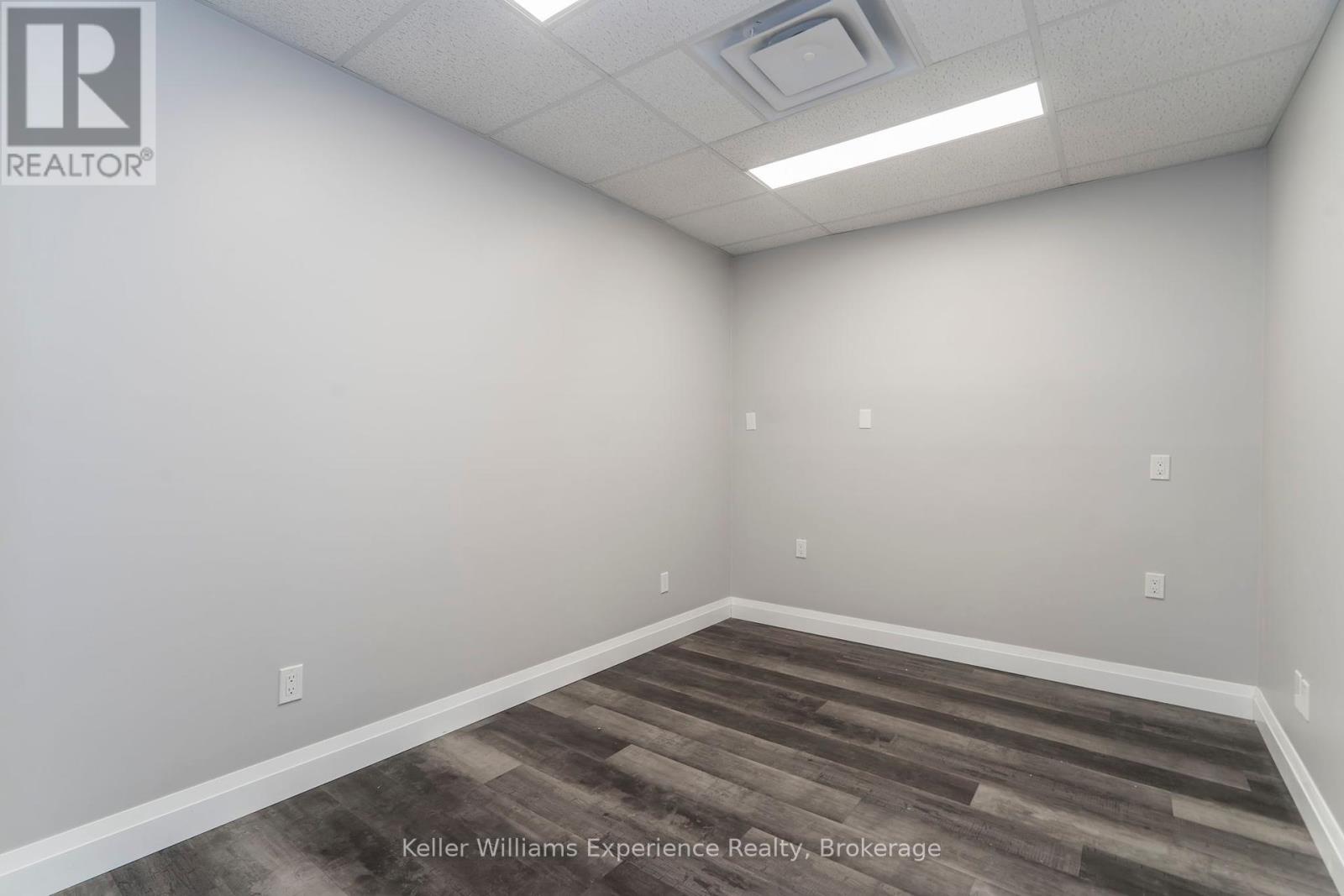 Photo 11 of 296 King Street, Midland ON