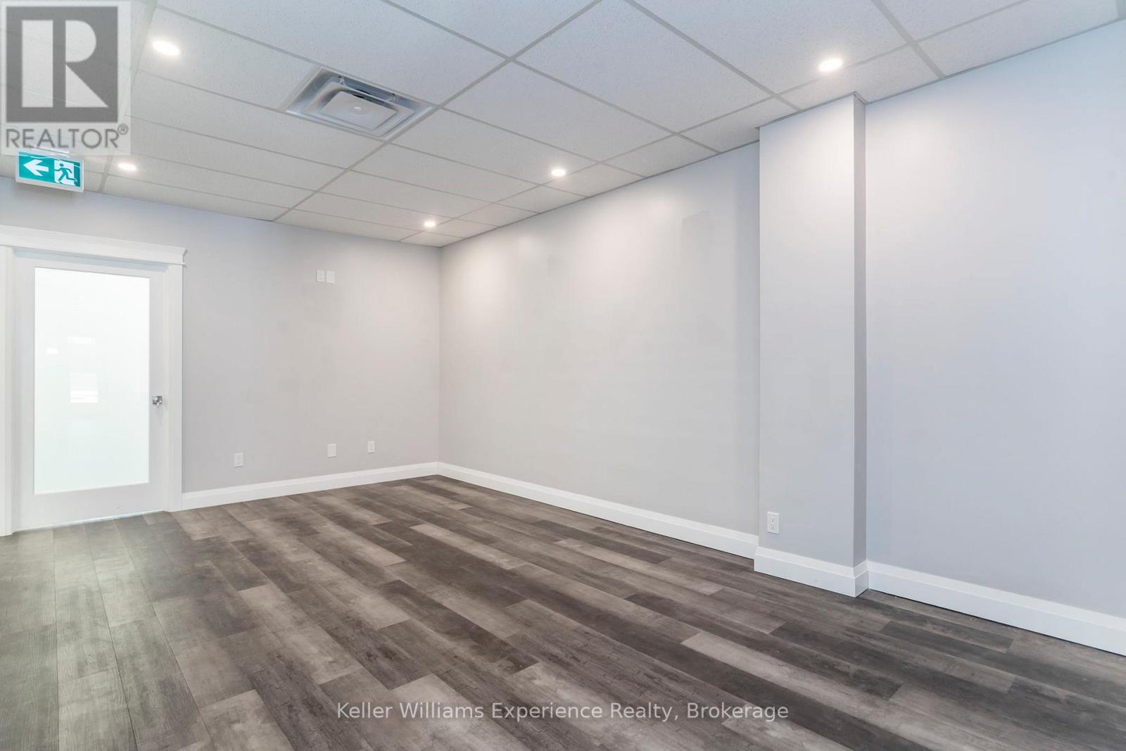 Photo 10 of 296 King Street, Midland ON
