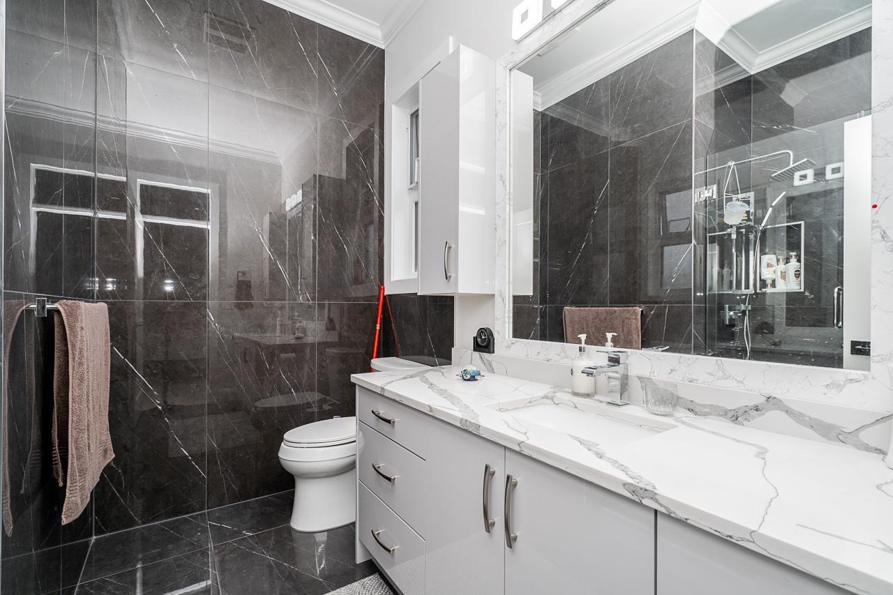 Photo 12 of 14752 60 A Avenue, Surrey BC