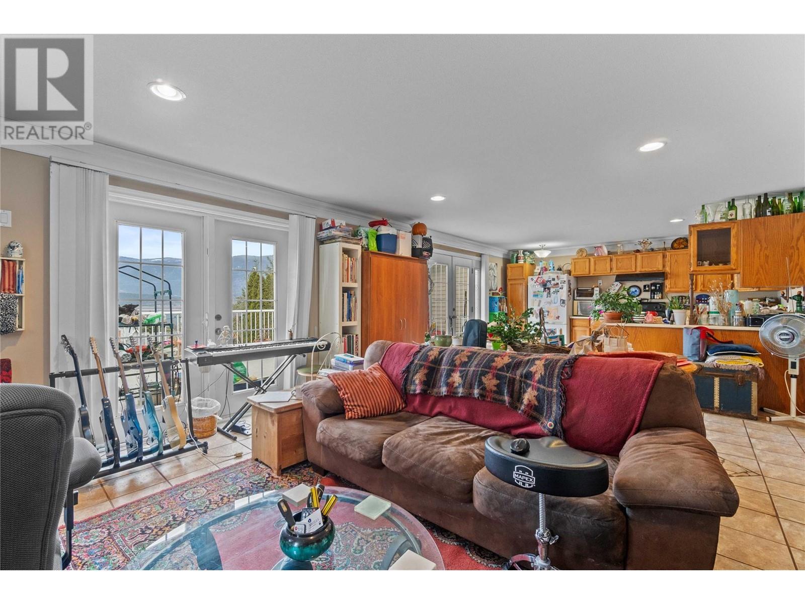 Photo 11 of 2580 21 Street Ne, Salmon Arm BC