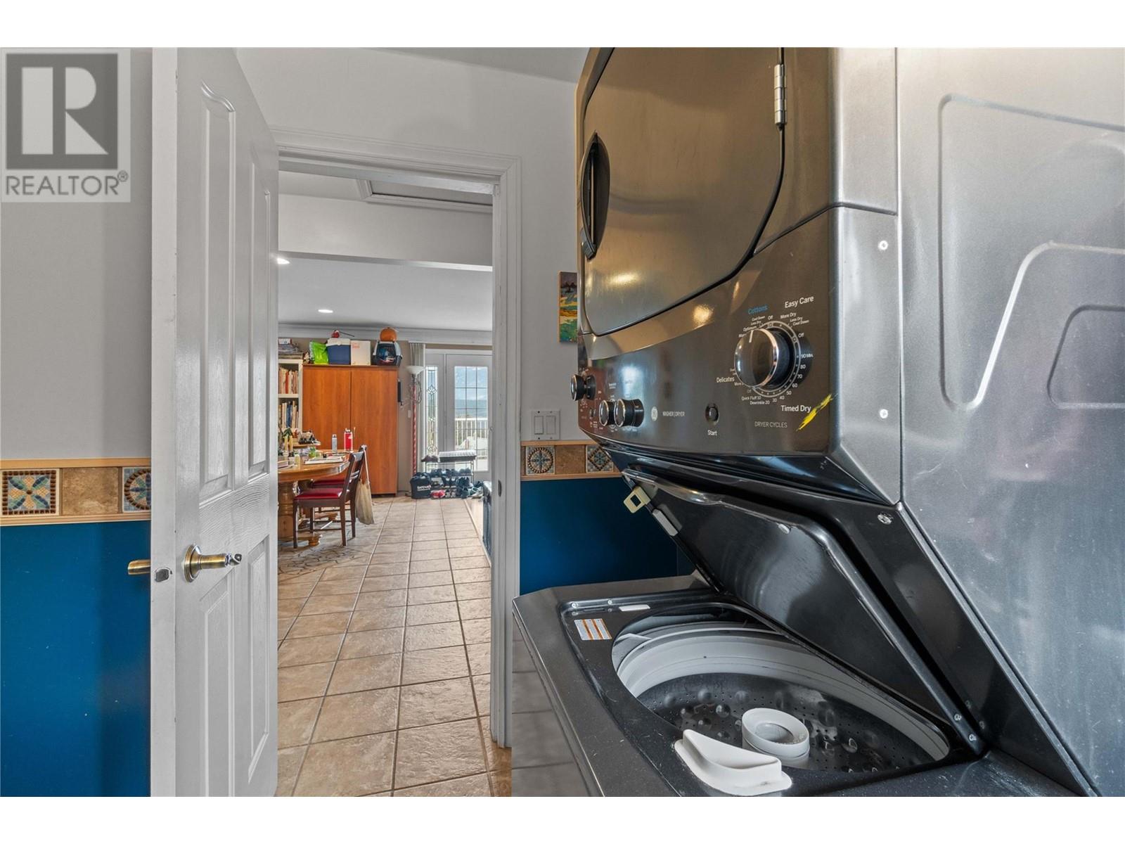 Photo 16 of 2580 21 Street Ne, Salmon Arm BC