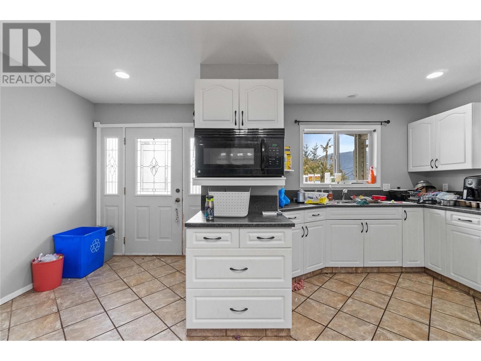 Photo 17 of 2580 21 Street Ne, Salmon Arm BC
