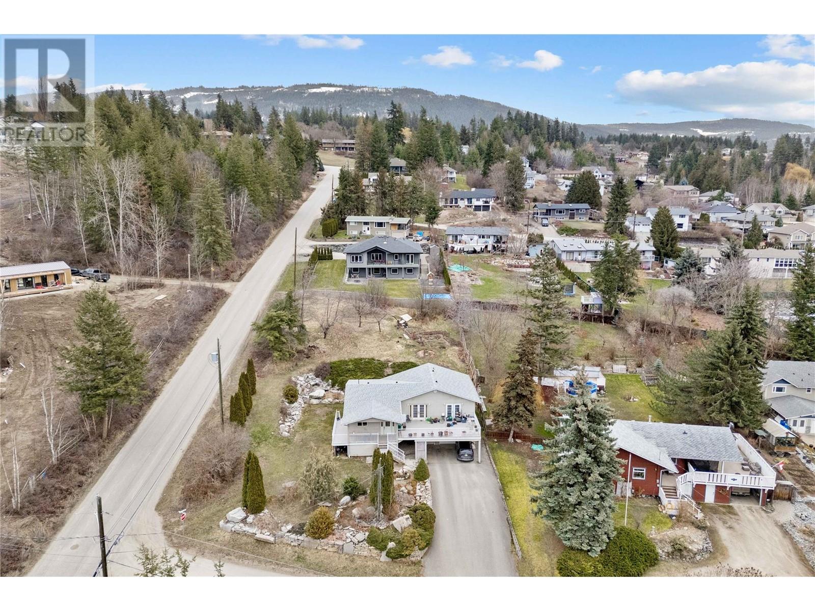 Photo 2 of 2580 21 Street Ne, Salmon Arm BC