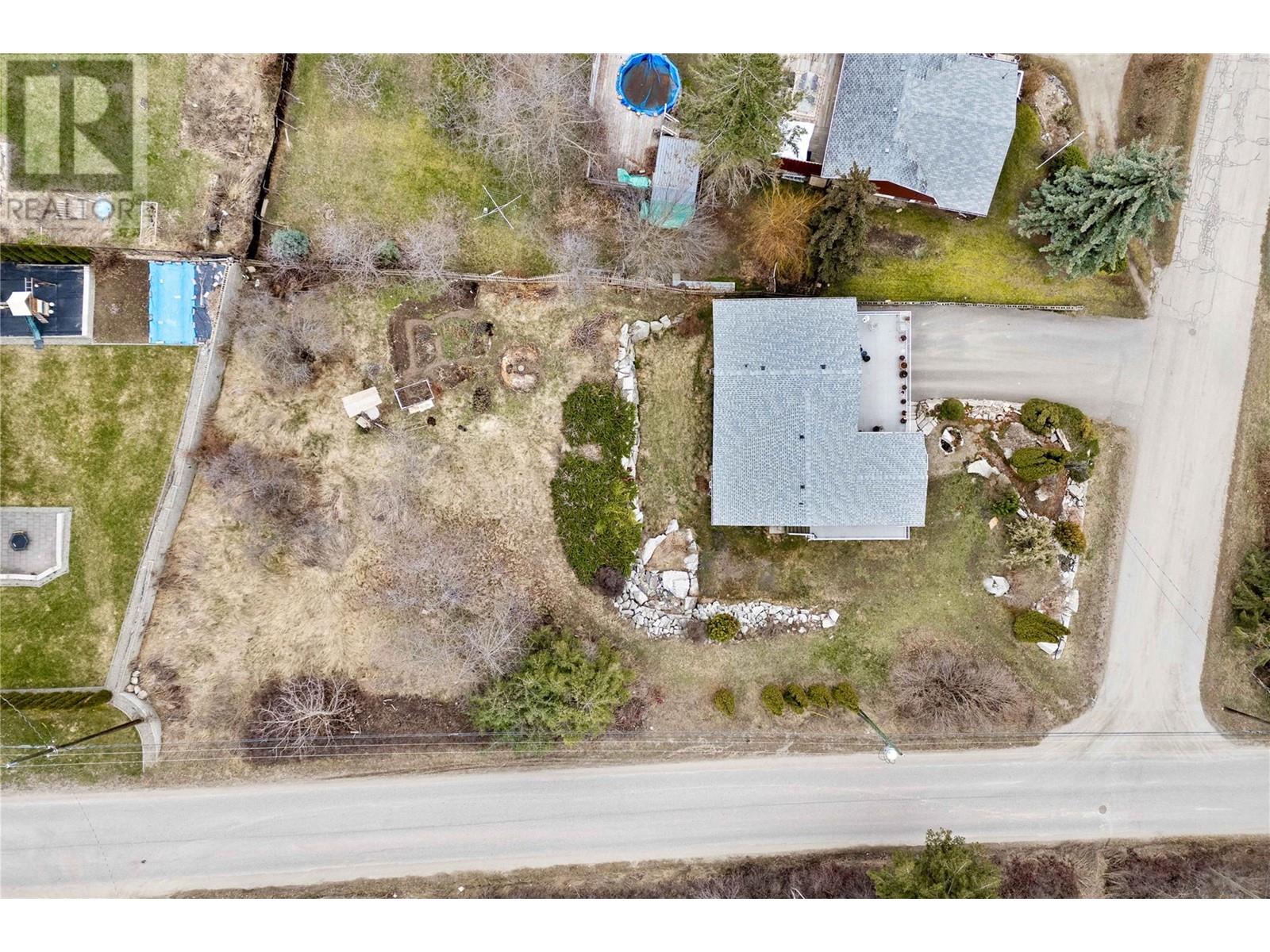 Photo 3 of 2580 21 Street Ne, Salmon Arm BC