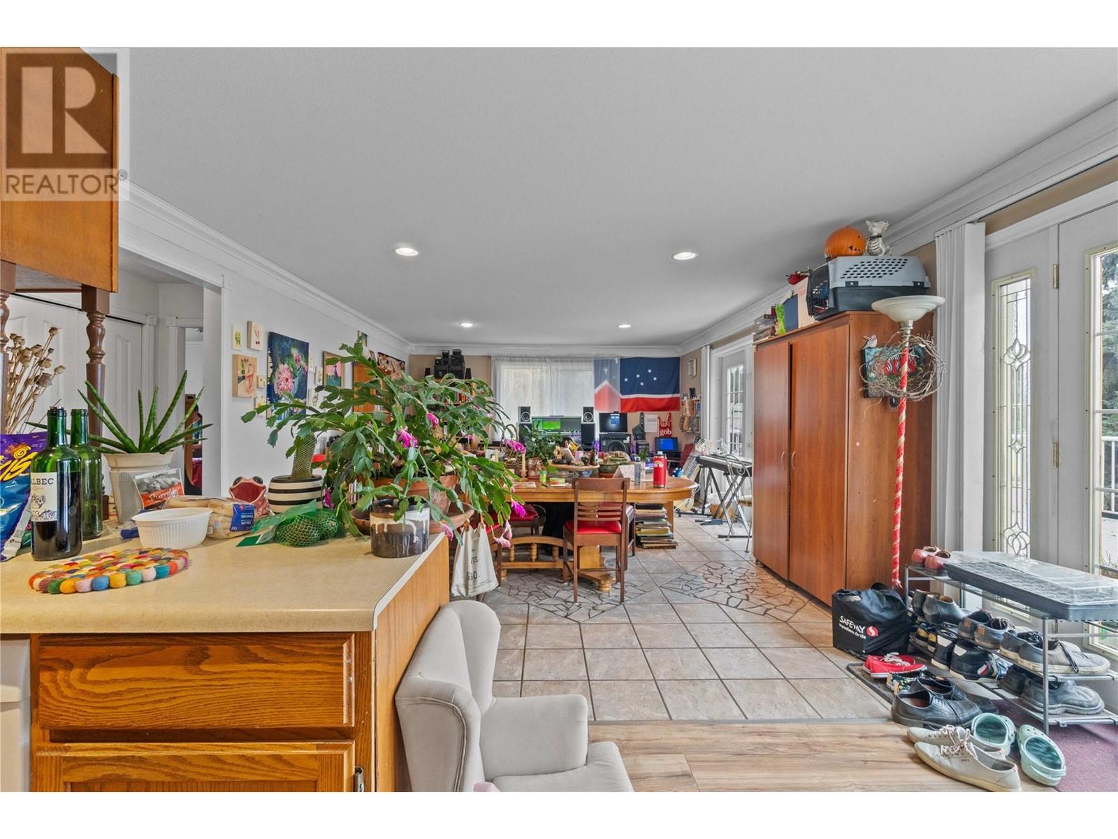 Photo 6 of 2580 21 Street Ne, Salmon Arm BC