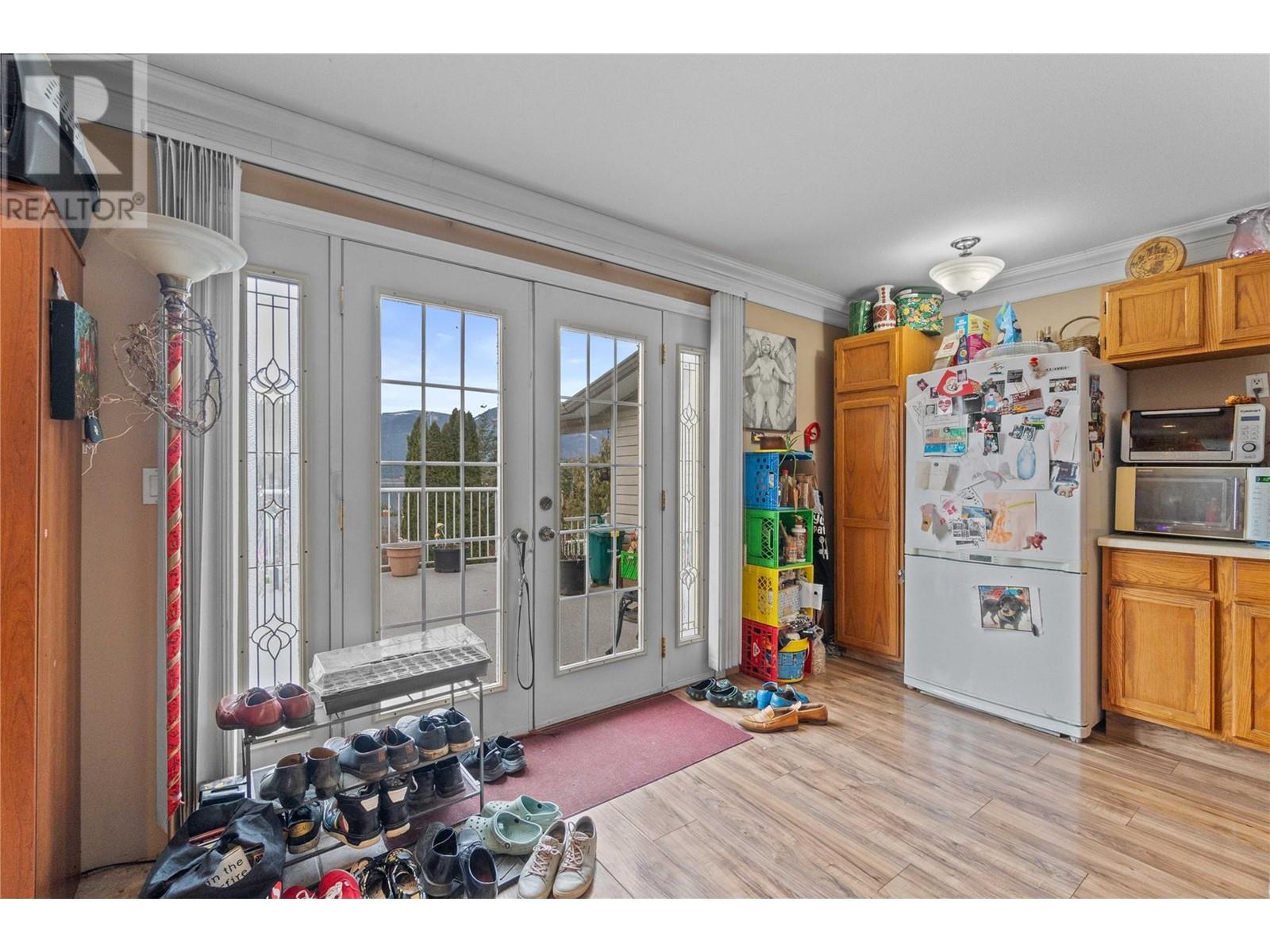 Photo 8 of 2580 21 Street Ne, Salmon Arm BC