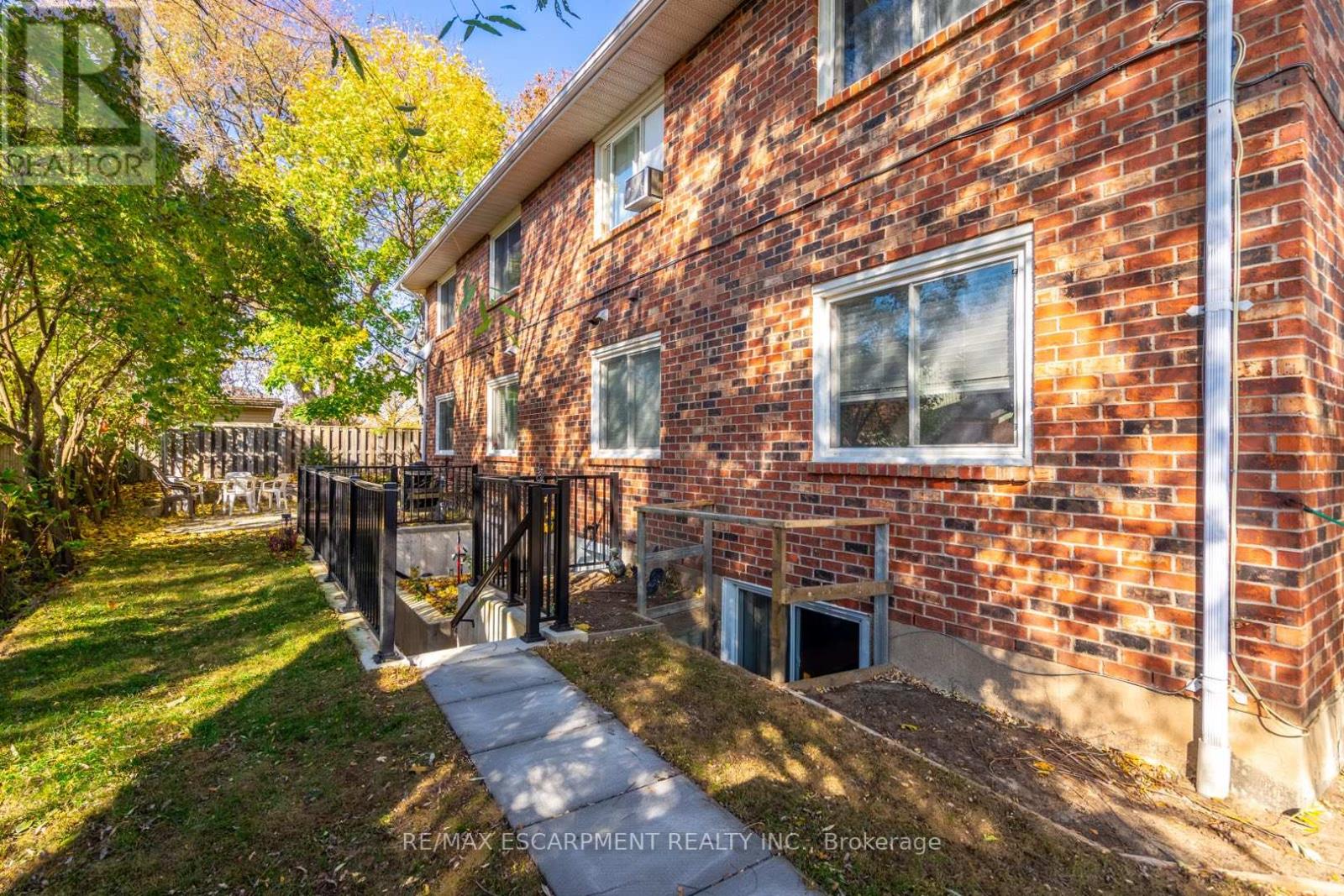 Photo 6 of 81 Hamilton Street N, Hamilton ON