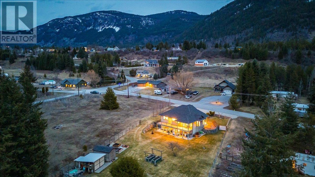 891 WATERLOO Road, Castlegar