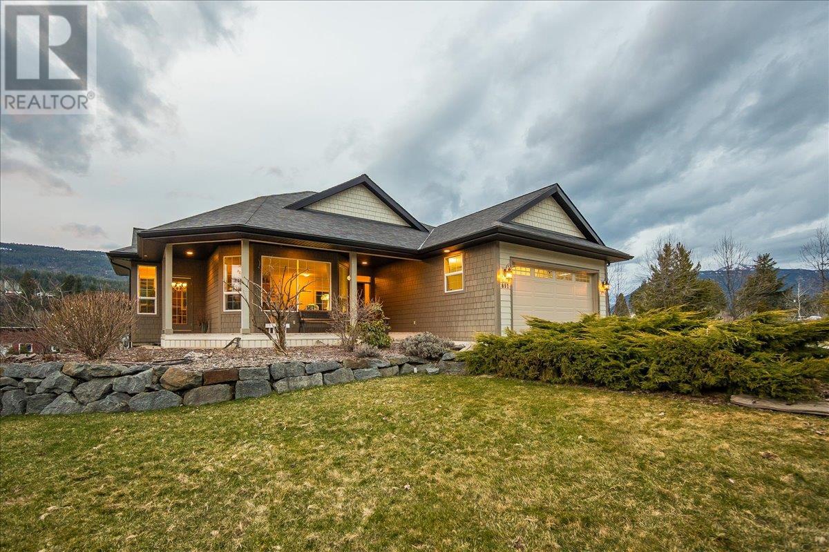 891 WATERLOO Road, Castlegar