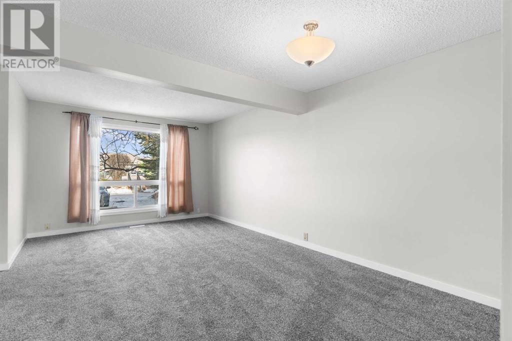 Single Family House for Sale in   Silverdale Drive NW Silver Springs Calgary 