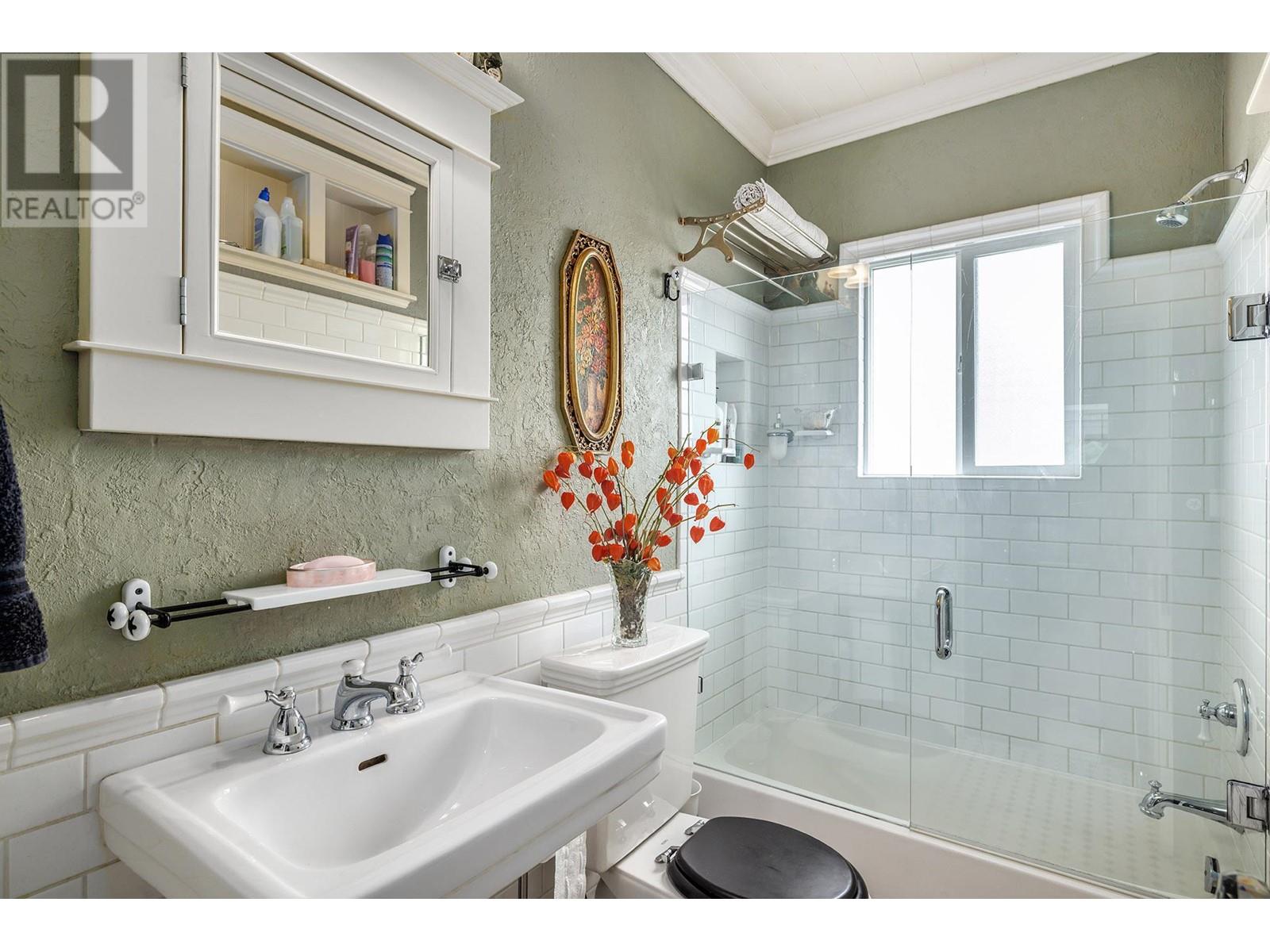  1024 Rutland Road, Kelowna