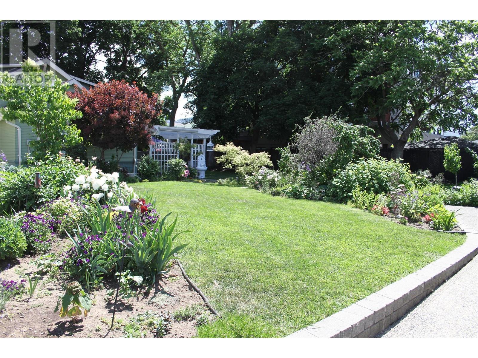  1024 Rutland Road, Kelowna