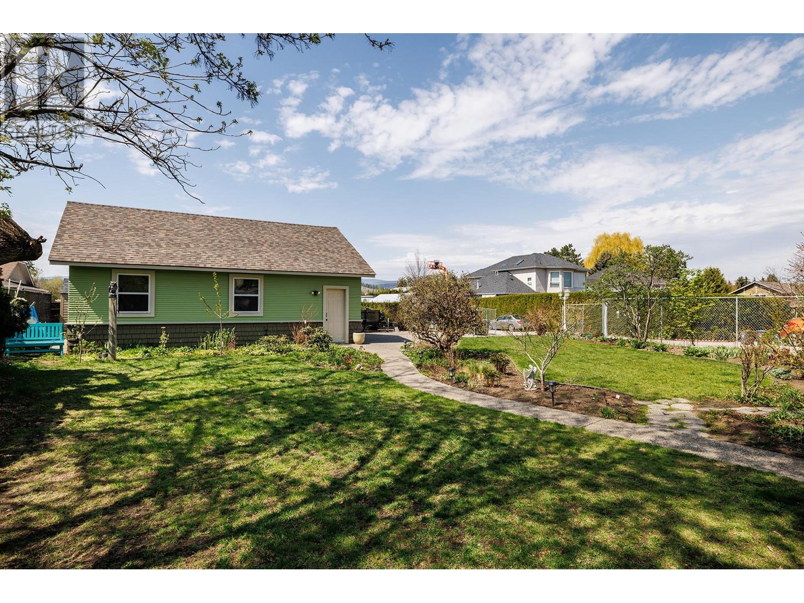  1024 Rutland Road, Kelowna
