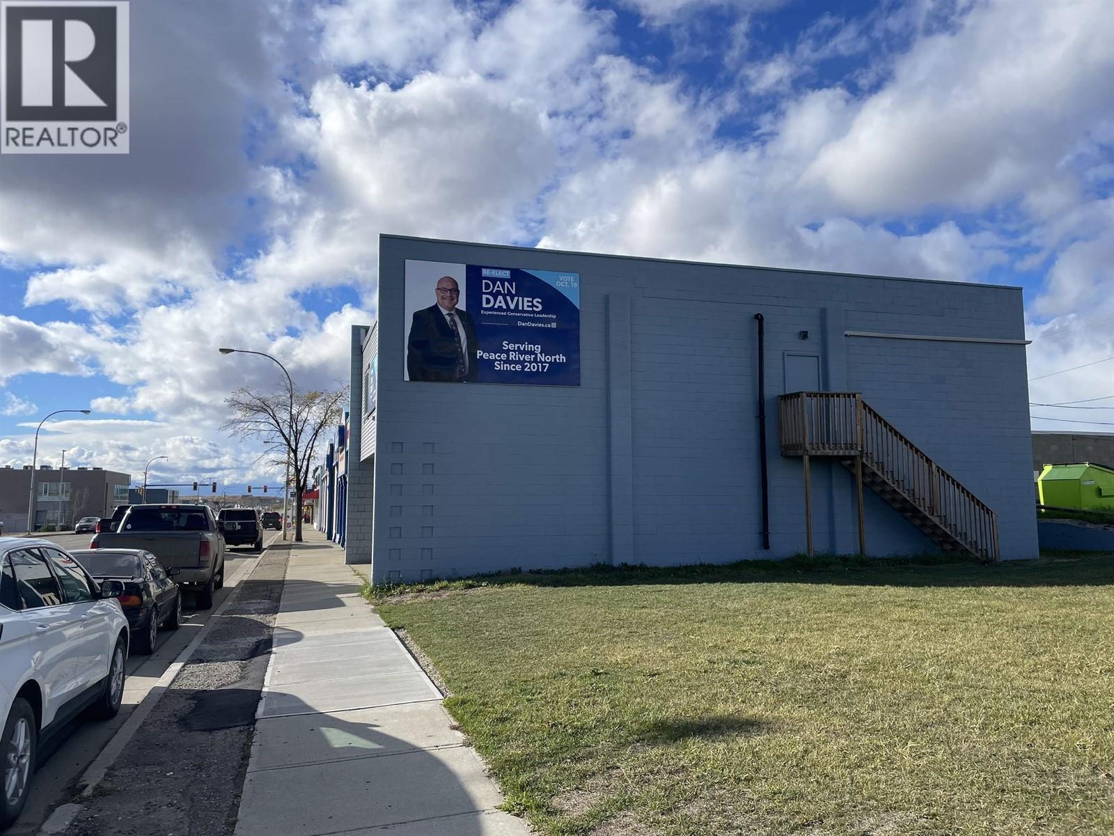 Photo 2 of 10048 100 Avenue, Fort St John BC