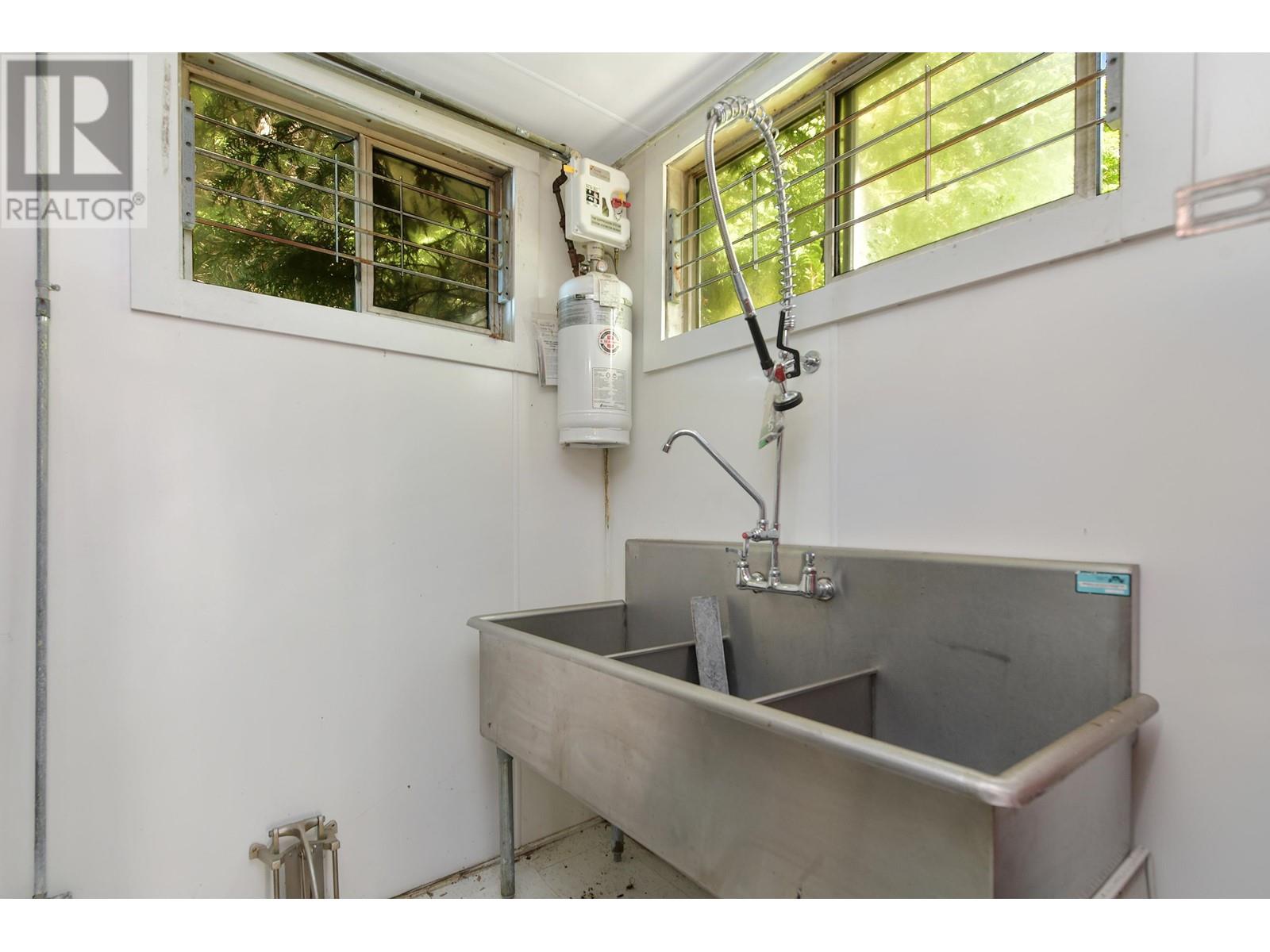 492 DALTON DRIVE, Mayne Island