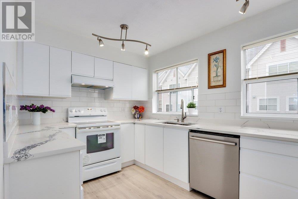 17 2450 HAWTHORNE AVENUE, Port Coquitlam real estate listing R2980886