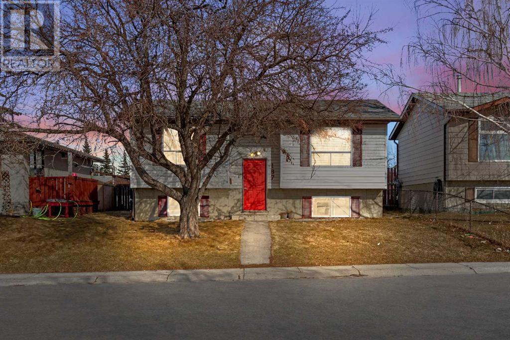 Single Family House Bi-level for Sale in  Falwood Way NE Falconridge Calgary 