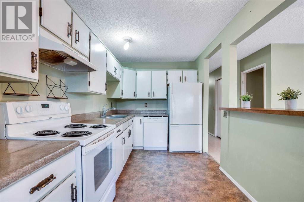 Single Family House Bi-level for Sale in   Avenue NW Bowness Calgary 